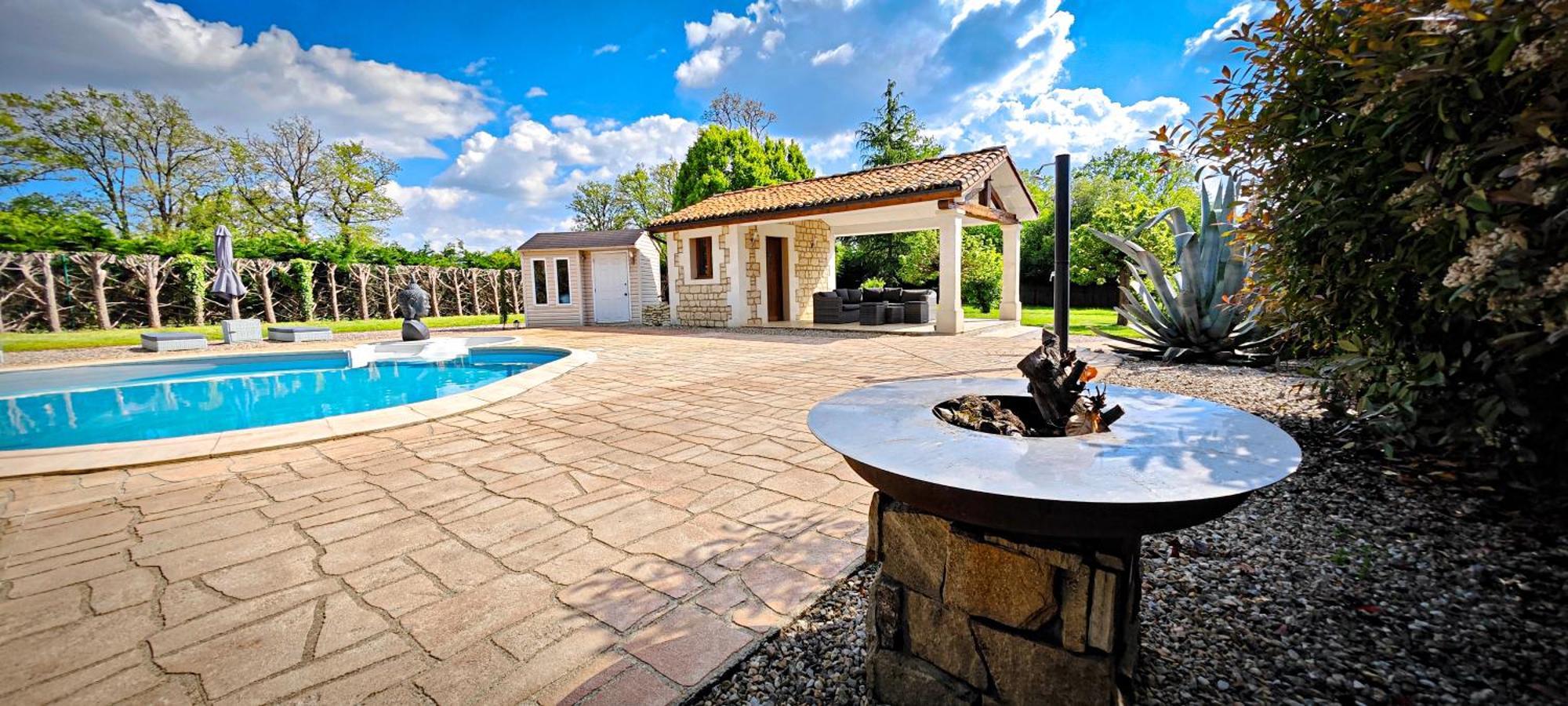 Villa Tagibao Avec Piscine Chauffee Et Spa Lesterps Εξωτερικό φωτογραφία